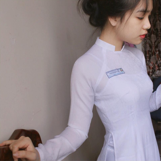 Con gái Việt vẫn xinh đẹp và dịu dàng nhất khi mặc áo dài trắng!  - Ảnh 14.