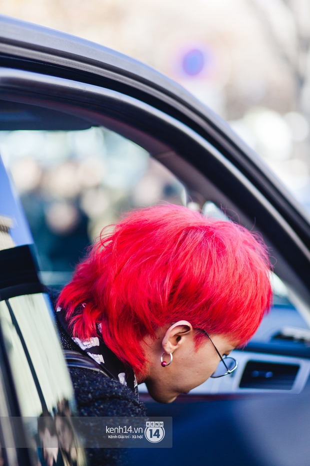 Loạt ảnh độc quyền từ Paris: G-Dragon tóc rực chất phát ngất, Park Shin Hye giản dị bất ngờ đi dự show Chanel - Ảnh 2.
