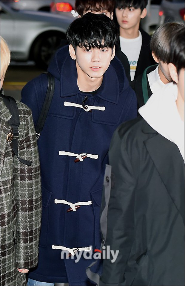 Dàn tân binh khủng toàn mỹ nam Wanna One lịch lãm tại sân bay Hàn, chuẩn bị đổ bộ Việt Nam - Ảnh 10.