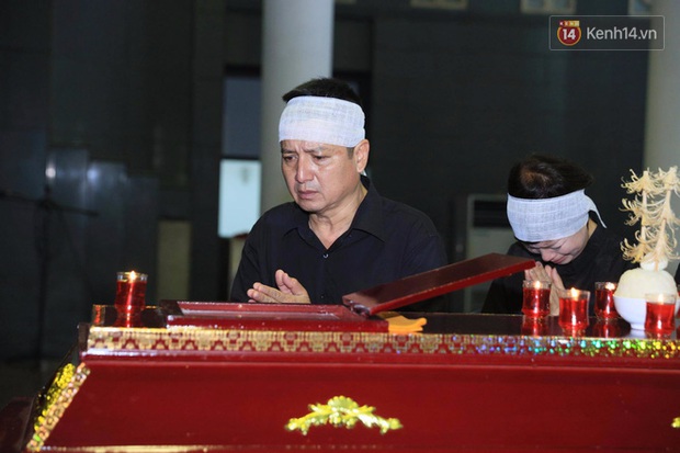 Bảo Thanh và nhiều sao Việt đau buồn đến viếng mẹ của nghệ sĩ Chí Trung - Ảnh 1.