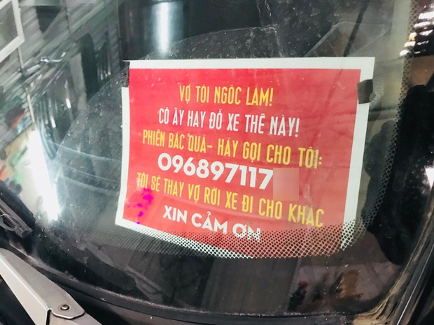 Lý do bất ngờ sau việc người đàn ông Hà Nội treo bảng: Vợ tôi ngốc lắm, cô ấy hay để xe thế này, hãy gọi cho tôi! - Ảnh 1.