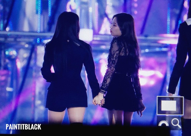 Fan phát cuồng trước khung cảnh thần tiên tại Gayo Daejun: 2 nữ thần Black Pink và Red Velvet vừa ôm vừa nắm tay - Ảnh 7.