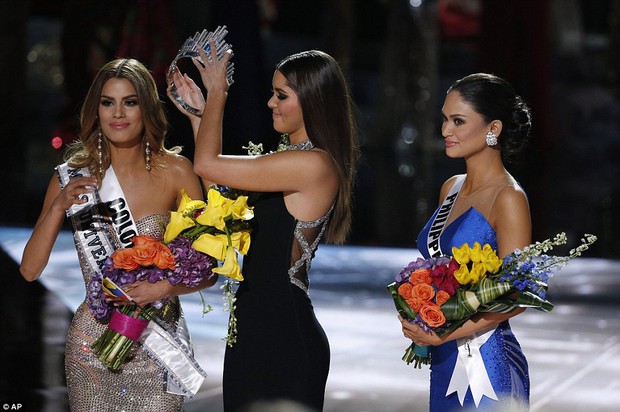 Oscar 2017 và Miss Universe 2015: 2 lần xảy ra sự cố hy hữu nhất làng giải trí thế giới! - Ảnh 7.