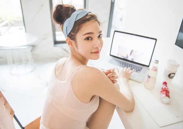Ngồi máy tính thường xuyên cực hại da và đây là cách khắc phục - Ảnh 2.