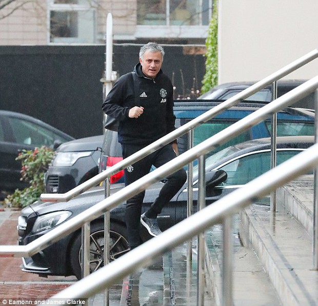 Man Utd thắng 8 trận liên tiếp: Sức mạnh tình yêu của Mourinho - Ảnh 1.