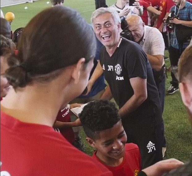Man Utd thắng 8 trận liên tiếp: Sức mạnh tình yêu của Mourinho - Ảnh 4.