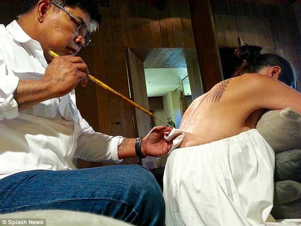Sang tận Campuchia xăm biểu tượng tình yêu, nhưng Angelina và Brad cuối cùng vẫn chia tay - Ảnh 1.