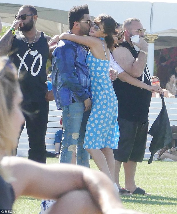 The Weeknd hugged and kissed Selena non-stop at Coachella, Justin probably won't like this!  - Photo 1.