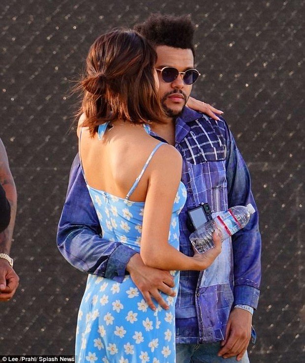 The Weeknd hugged and kissed Selena non-stop at Coachella, Justin probably won't like this!  - Photo 3.