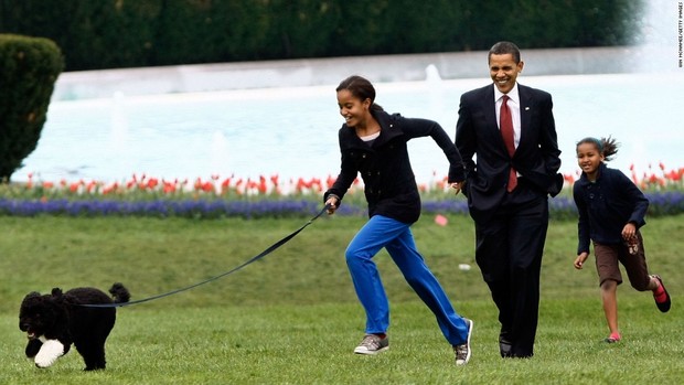 2 công chúa nhà Obama đã trưởng thành và xinh đẹp hơn rất nhiều sau 8 năm ở Nhà Trắng - Ảnh 7.