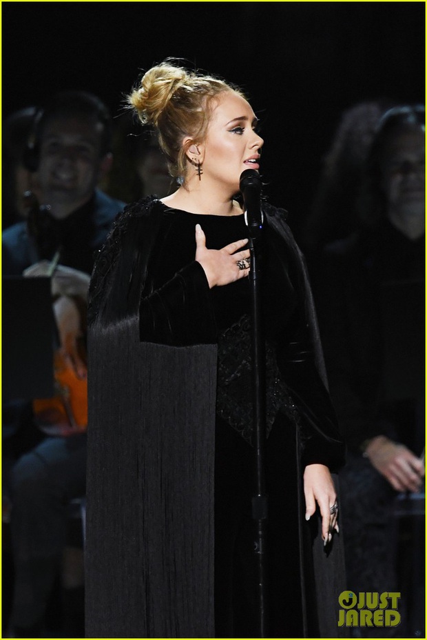 Adele biểu diễn Fast Love tưởng nhớ thần tượng quá cố George Michael tại Grammy 2017 - Ảnh 1.