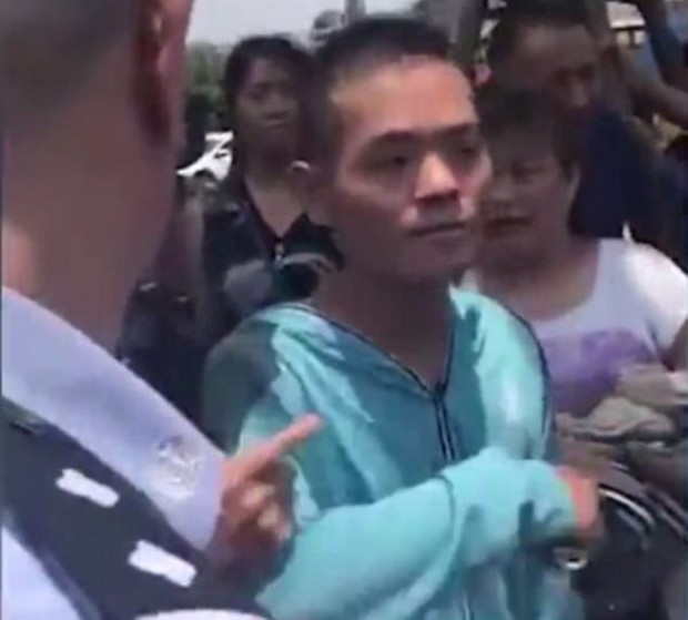 Hy hữu: Bà mẹ gửi con gái sơ sinh tới trại mồ côi bằng dịch vụ chuyển phát nhanh - Ảnh 2.