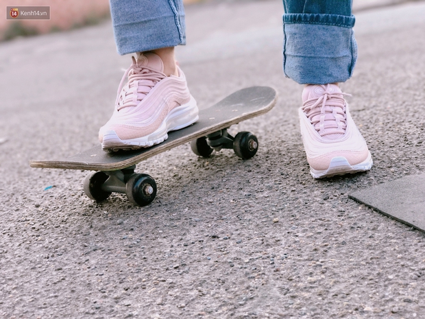 Review đôi sneaker được ví như viên kẹo ngọt đang đốn tim các cô nàng: Nike Air Max 97 Premium Pink Snakeskin - Ảnh 8. Review đôi sneaker được ví như viên kẹo ngọt đang đốn tim các cô nàng: Nike Air Max 97 Premium Pink Snakeskin - Ảnh 8.