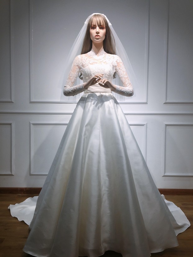 Bạn có nhận ra váy cưới của Hoa hậu Thu Thảo giống váy cưới của Công nương Grace Kelly đến bất ngờ? - Ảnh 4. Bạn có nhận ra váy cưới của Hoa hậu Thu Thảo giống váy cưới của Công nương Grace Kelly đến bất ngờ? - Ảnh 4.