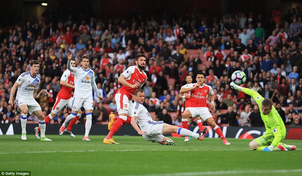 Cú đúp của Sanchez giúp Arsenal nuôi hy vọng dự Champions League - Ảnh 6.
