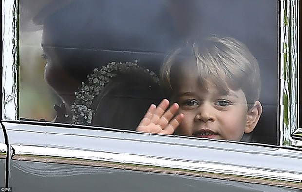 Hoàng tử nhí George và em gái cực đáng yêu trong vai trò phù dâu cho dì Pippa Middleton - Ảnh 7.