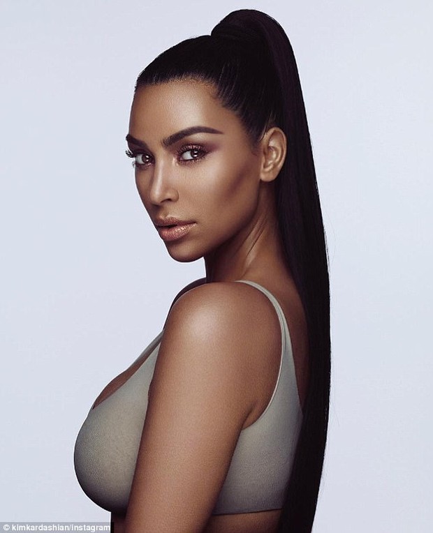 Kim Kardashian intentionally made her skin black, receiving criticism for suspicion of racial discrimination - Photo 1.