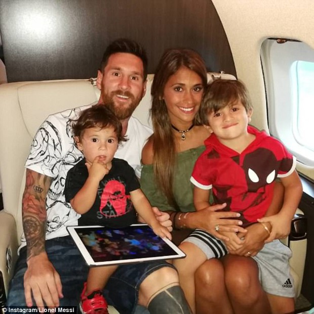 Messi và Antonella kết thúc tuần trăng mật, trở về Barcelona - Ảnh 1.
