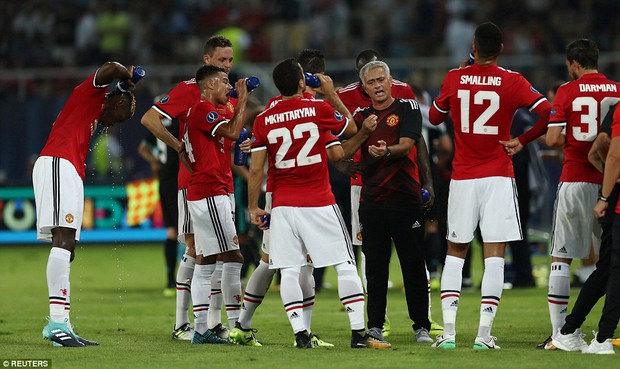 Mourinho đổ lỗi cho trọng tài sau trận thua Real Madrid - Ảnh 3.