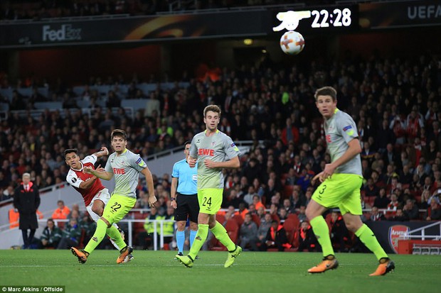 Arsenal thắng ngược Cologne trong trận đấu hỗn loạn trên khán đài Emirates - Ảnh 10.