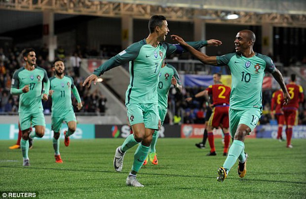 Cứu tinh Ronaldo giúp Bồ Đào Nha mở toang cánh cửa giành vé World Cup 2018 - Ảnh 10. Cứu tinh Ronaldo giúp Bồ Đào Nha mở toang cánh cửa giành vé World Cup 2018 - Ảnh 10.