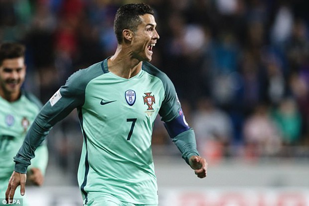 Cứu tinh Ronaldo giúp Bồ Đào Nha mở toang cánh cửa giành vé World Cup 2018 - Ảnh 8. Cứu tinh Ronaldo giúp Bồ Đào Nha mở toang cánh cửa giành vé World Cup 2018 - Ảnh 8.