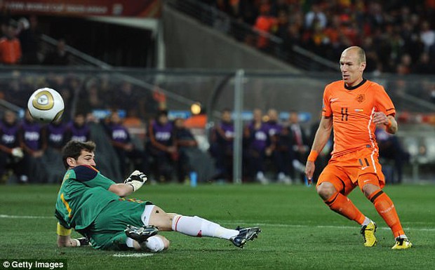 Robben lập cú đúp trong ngày giã từ sự nghiệp quốc tế - Ảnh 4.