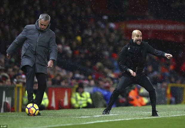 Mourinho đổ lỗi cho trọng tài, chê Man City ghi bàn xấu xí - Ảnh 3.