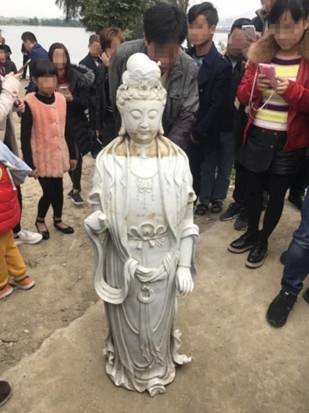 Trung Quốc: Bức tượng Quan Thế Âm Bồ Tát bí ẩn đột ngột nổi lên giữa dòng sông - Ảnh 5.