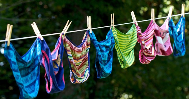 4 sai lầm ai cũng mắc phải khi giặt đồ lót khiến vùng kín dễ bị nhiễm bệnh hơn - Ảnh 3.