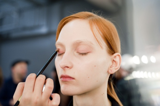 10 xu hướng makeup mùa thu tuyệt đẹp từ sàn runway con gái châu Á có thể áp dụng ngon ơ - Ảnh 16.