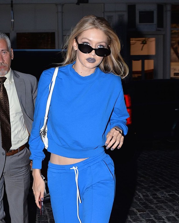 Diện son màu xi măng xám xịt mà vẫn sang chảnh, Gigi Hadid đến từ hành tinh nào vậy? - Ảnh 6. Diện son màu xi măng xám xịt mà vẫn sang chảnh, Gigi Hadid đến từ hành tinh nào vậy? - Ảnh 6.