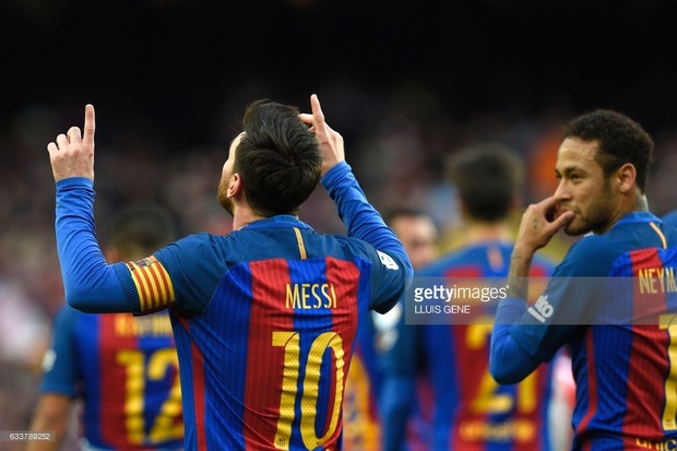 Messi sút phạt tinh quái giúp Barca đeo bám Real - Ảnh 4.