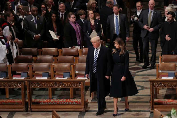 13 hình ảnh ấn tượng nhất của Đệ nhất phu nhân Mỹ Melania Trump kể từ sau lễ nhậm chức của chồng - Ảnh 13.