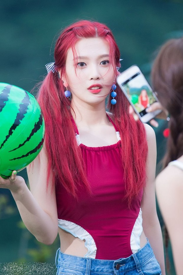 Người ta mải mê khen ngợi nữ thần Irene mà quên đi một mỹ nhân sexy khác của Red Velvet - Ảnh 15.