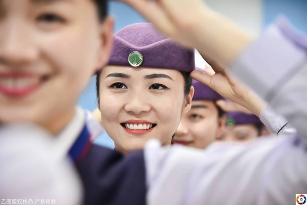Trung Quốc: Nữ nhân viên soát vé cười đến 8.000 lần/ngày vẫn tươi như hoa, tài xế mong muốn nộp thêm phí - Ảnh 5.