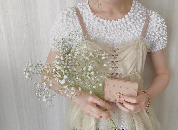 Áo phông bỏng ngô, mẫu áo sến súa từ vài chục năm trước nay lại được con gái Nhật thi nhau diện - Ảnh 8. Áo phông bỏng ngô, mẫu áo sến súa từ vài chục năm trước nay lại được con gái Nhật thi nhau diện - Ảnh 8.