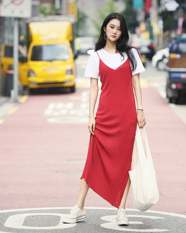 3 mẫu túi cũ kỹ tưởng đã đi vào dĩ vãng nay lại được các fashionista yêu thích hết mực - Ảnh 7. 3 mẫu túi cũ kỹ tưởng đã đi vào dĩ vãng nay lại được các fashionista yêu thích hết mực - Ảnh 7.