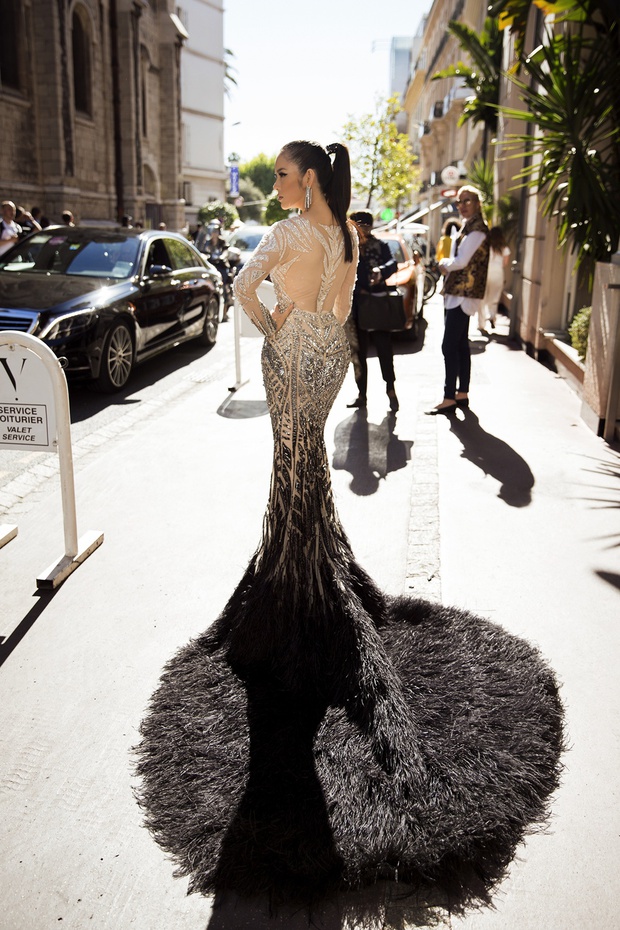 Lý Nhã Kỳ lột xác, hoá Nữ hoàng Cleopatra trên thảm đỏ LHP Cannes ngày 4 - Ảnh 1.