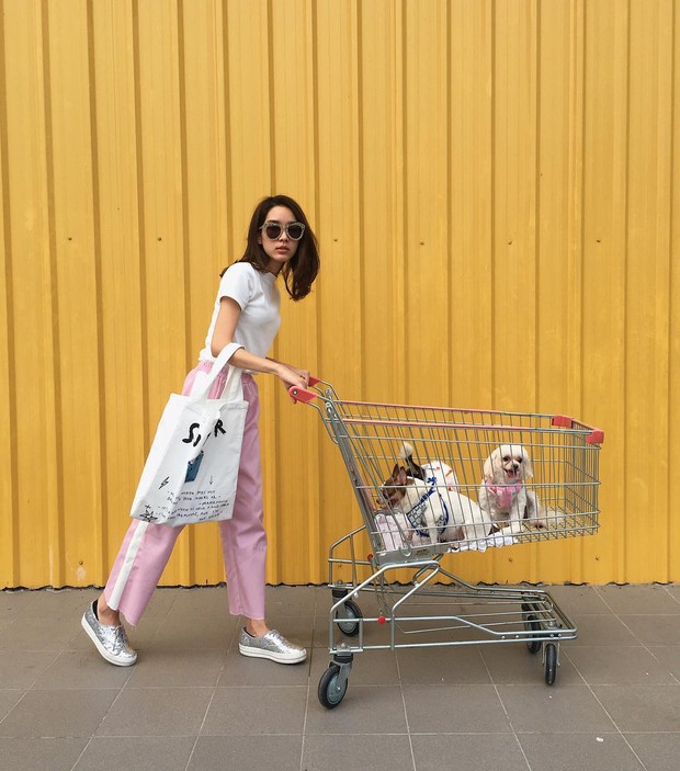 3 mẫu túi cũ kỹ tưởng đã đi vào dĩ vãng nay lại được các fashionista yêu thích hết mực - Ảnh 8. 3 mẫu túi cũ kỹ tưởng đã đi vào dĩ vãng nay lại được các fashionista yêu thích hết mực - Ảnh 8.