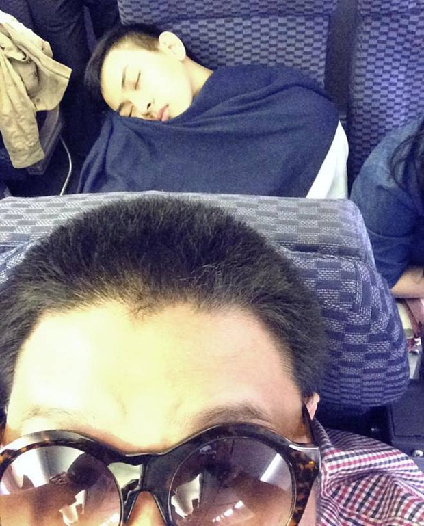 Hoài Lâm bị bạn ghi lại khoảnh khắc ngủ hớ hênh cực khó đỡ - Ảnh 3.