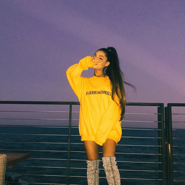 Đây chính xác là 3 thứ luôn có trong tủ đồ của Ariana Grande - Ảnh 6. Đây chính xác là 3 thứ luôn có trong tủ đồ của Ariana Grande - Ảnh 6.