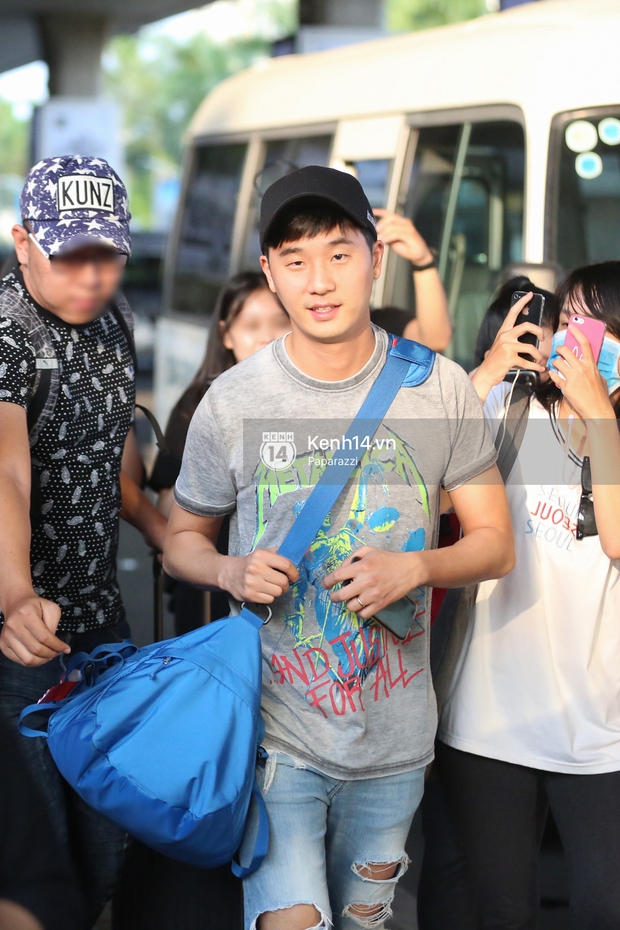 Rapper nổi tiếng xứ Hàn Basick một mình đến Việt Nam, hạnh phúc trong vòng tay chào đón của người hâm mộ - Ảnh 14.