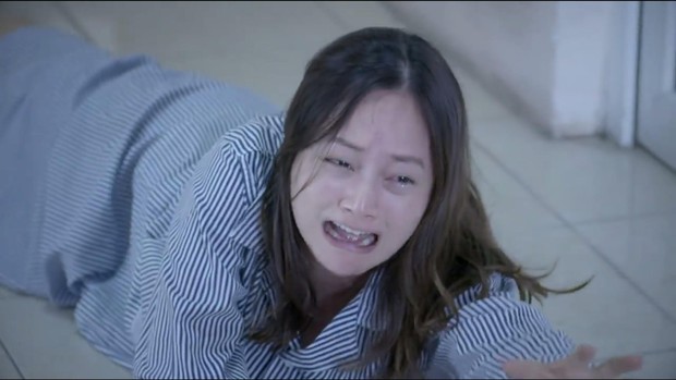 Lan Phương khóc ngất khi y tá cướp con mình bỏ đi trong Cả một đời ân oán - Ảnh 16.