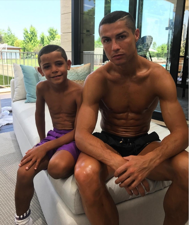 Trong tuần này, Ronaldo sẽ được gặp hai con song sinh Mateo và Eva - Ảnh 1.