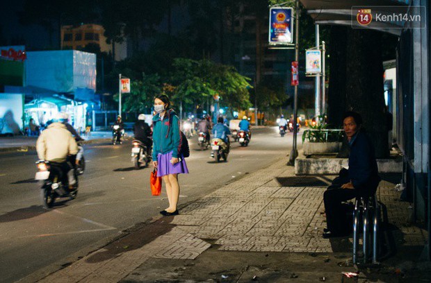 Chùm ảnh: Ngắm một Sài Gòn áo ấm, khăn len thật khác trong những ngày 20 độ C - Ảnh 9.