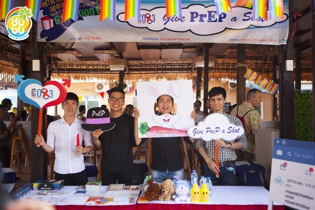 Những nụ hôn hạnh phúc của cộng đồng LGBT+ Hà Nội trong ngày hội BUBU Town - Ảnh 10.