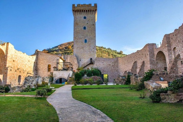 Nếu đi châu Âu, hãy thuê phòng ở 19 lâu đài này để cảm nhận cuộc sống ông hoàng bà chúa thời xưa - Ảnh 10.