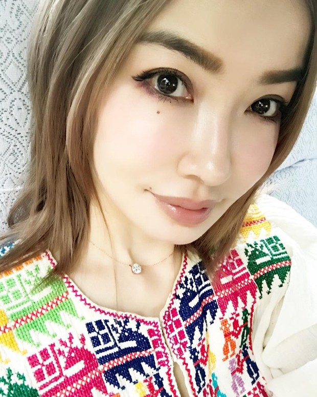 Nhìn làn da không tì vết, chẳng ai nghĩ người phụ nữ này đã 46 tuổi - Ảnh 3. Nhìn làn da không tì vết, chẳng ai nghĩ người phụ nữ này đã 46 tuổi - Ảnh 3.