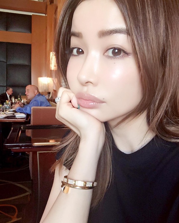 Nhìn làn da không tì vết, chẳng ai nghĩ người phụ nữ này đã 46 tuổi - Ảnh 2. Nhìn làn da không tì vết, chẳng ai nghĩ người phụ nữ này đã 46 tuổi - Ảnh 2.